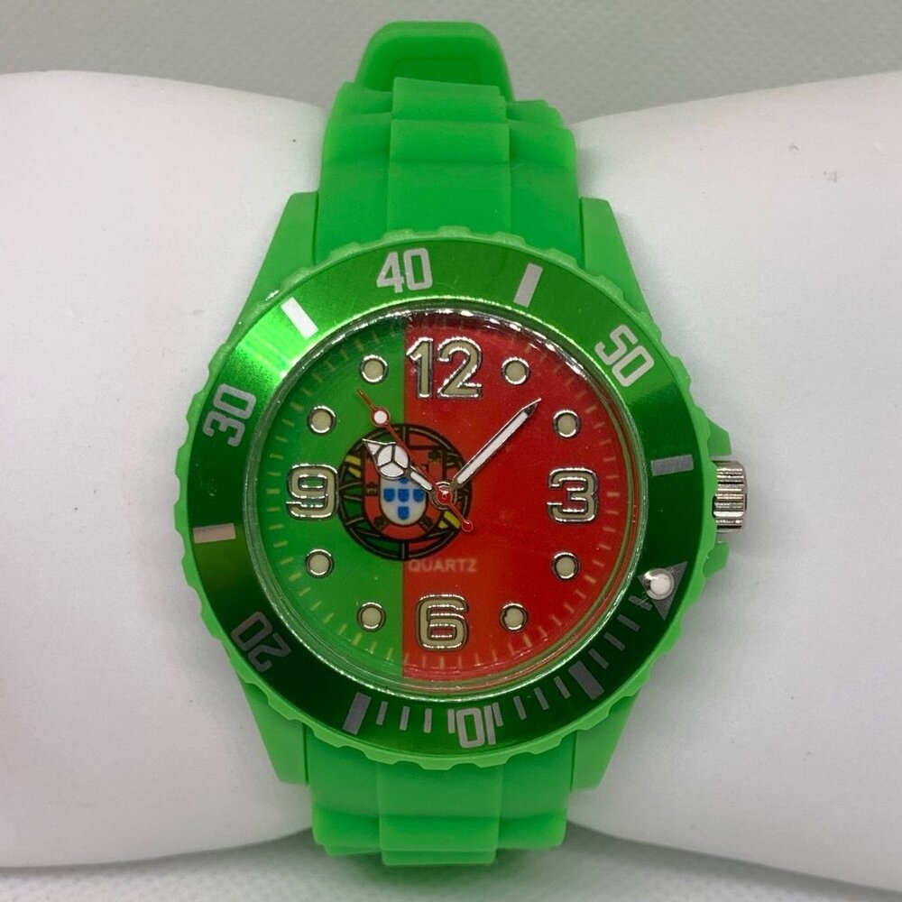 Portugal country dial green tone plastic quartz analog wrist watch 43mm running